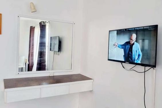 Upper Floor Studio Unit